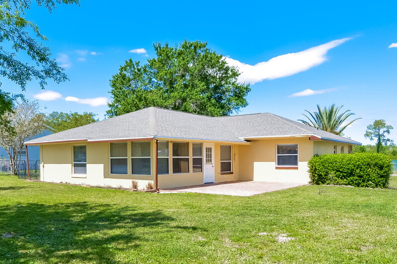 2,080/Mo, 5202 Royal Oak Dr Fruitland Park, FL 34731 Rear View 2
