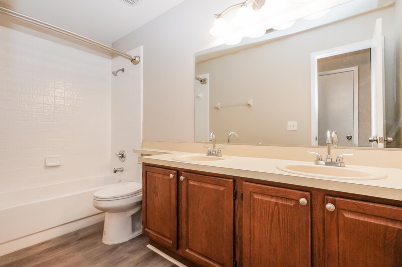 2,575/Mo, 2689 Peggy Dr Kissimmee, FL 34744 Main Bathroom View