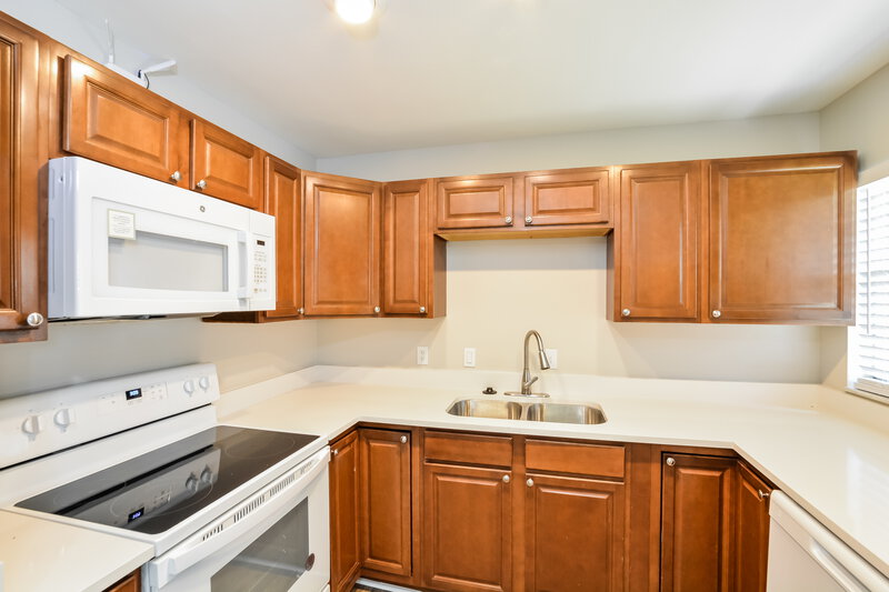 2,950/Mo, 2156 Pimlico St Orlando, FL 32822 Kitchen View