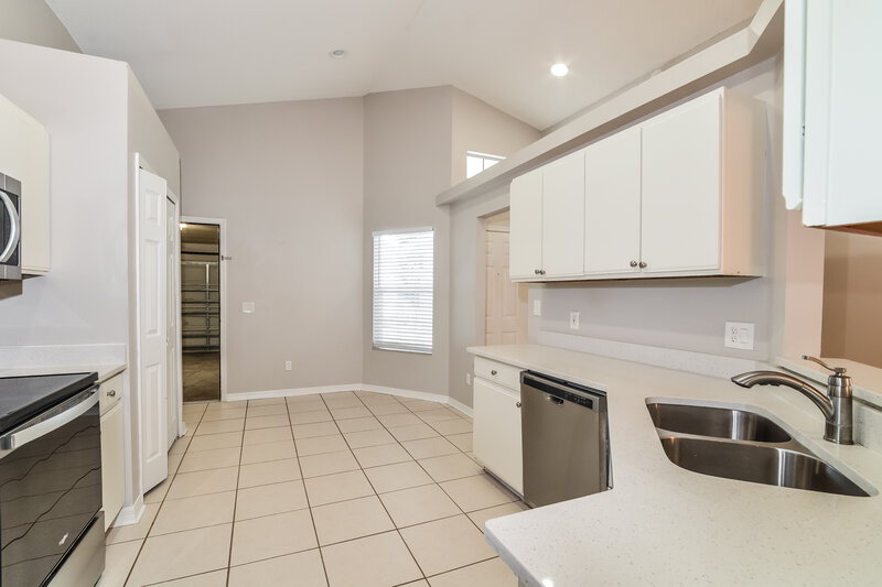 2,090/Mo, 16512 Golden Eagle Blvd Clermont, FL 34714 Kitchen View 3