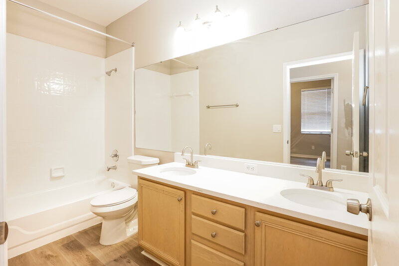2,105/Mo, 2607 Teeside Ct Kissimmee, FL 34746 Bathroom View