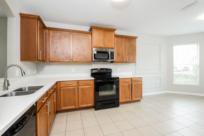 2,350/Mo, 2060 Remembrance Ave Saint Cloud, FL 34769 Kitchen View