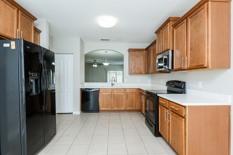 2,350/Mo, 2060 Remembrance Ave Saint Cloud, FL 34769 Kitchen View 2