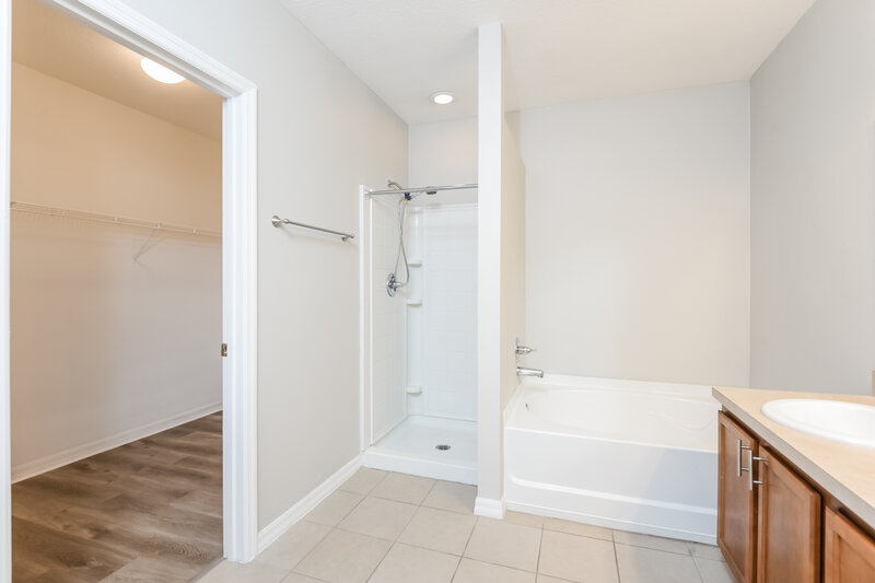 2,350/Mo, 2060 Remembrance Ave Saint Cloud, FL 34769 Main Bathroom View