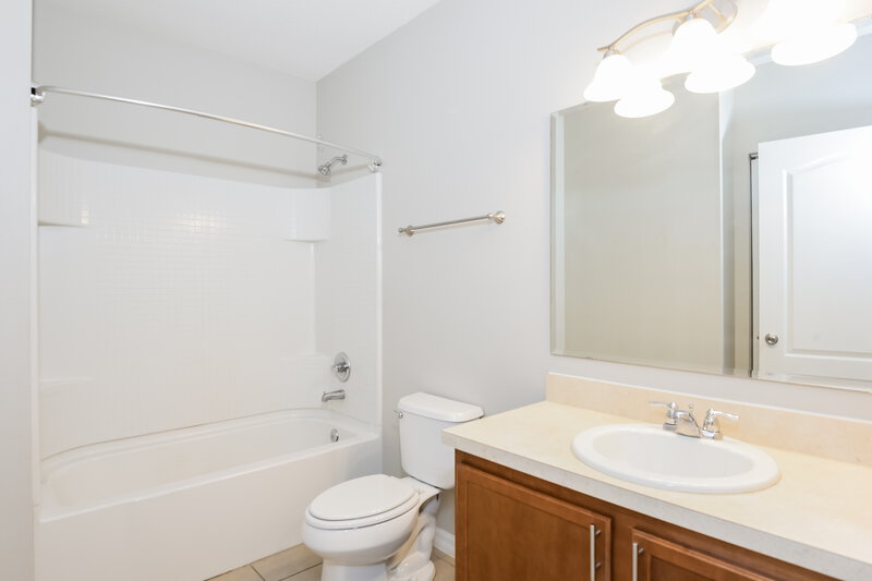 2,350/Mo, 2060 Remembrance Ave Saint Cloud, FL 34769 Bathroom View
