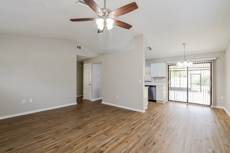 2,005/Mo, 936 Dora Ave Tavares, FL 32778 Living Room View