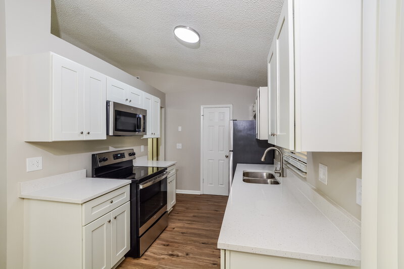 2,005/Mo, 936 Dora Ave Tavares, FL 32778 Kitchen View