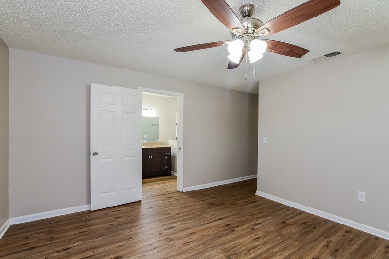 2,005/Mo, 936 Dora Ave Tavares, FL 32778 Main Bedroom View