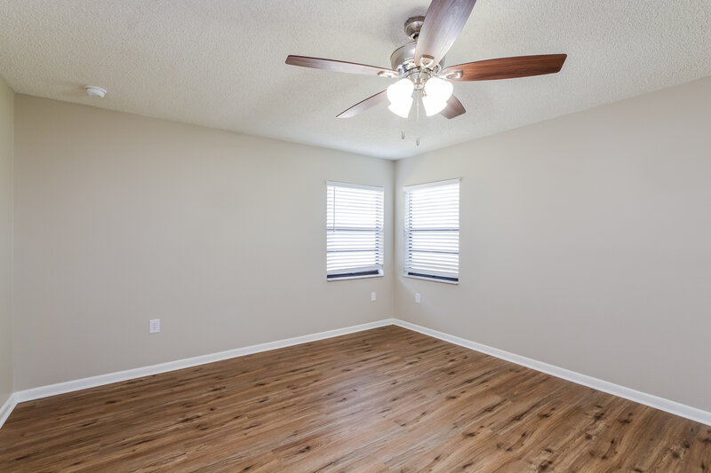2,005/Mo, 936 Dora Ave Tavares, FL 32778 Main Bedroom View 2