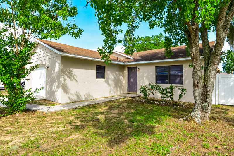 2,005/Mo, 936 Dora Ave Tavares, FL 32778 Front View