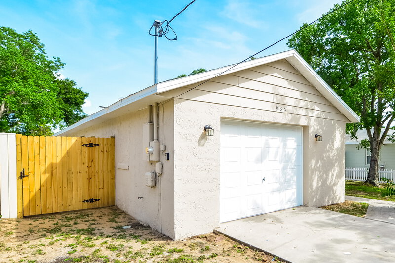 2,005/Mo, 936 Dora Ave Tavares, FL 32778 Rear View