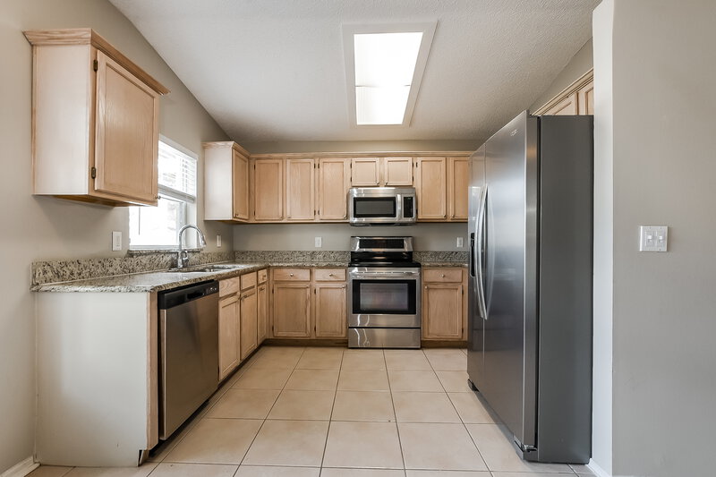 2,240/Mo, 1962 Shannon Ln Apopka, FL 32703 Kitchen View
