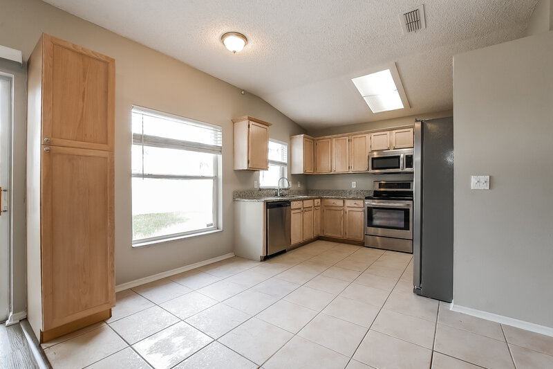 2,240/Mo, 1962 Shannon Ln Apopka, FL 32703 Kitchen View 2