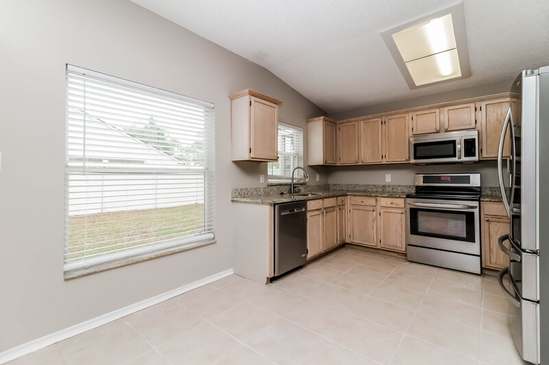 2,340/Mo, 1962 Shannon Ln Apopka, FL 32703 Kitchen View