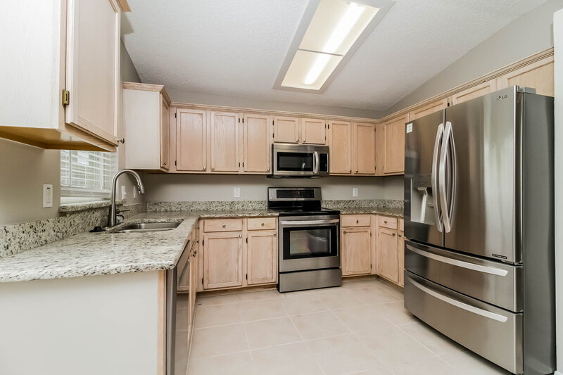 2,340/Mo, 1962 Shannon Ln Apopka, FL 32703 Kitchen View 2