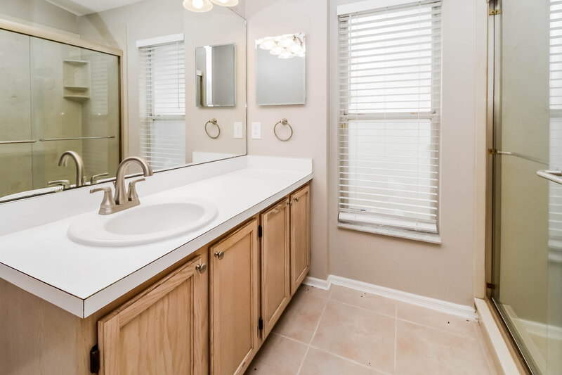 2,340/Mo, 1962 Shannon Ln Apopka, FL 32703 Main Bathroom View
