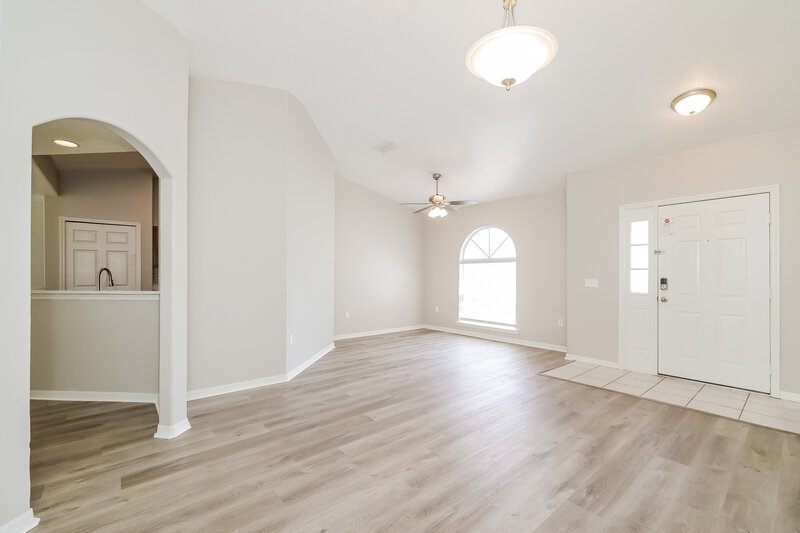 1,590/Mo, 529 Hummingbird Ct Poinciana, FL 34759 Living Room View 2