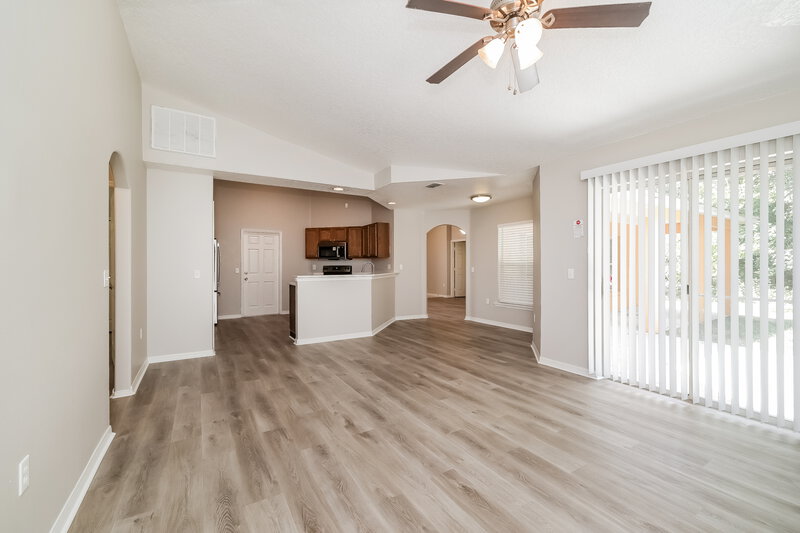 1,590/Mo, 529 Hummingbird Ct Poinciana, FL 34759 Family Room View 2