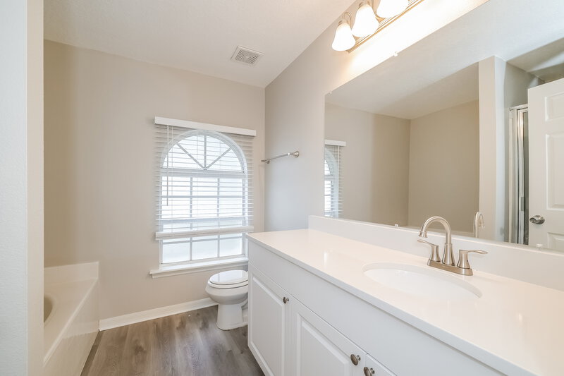1,590/Mo, 529 Hummingbird Ct Poinciana, FL 34759 Bathroom View