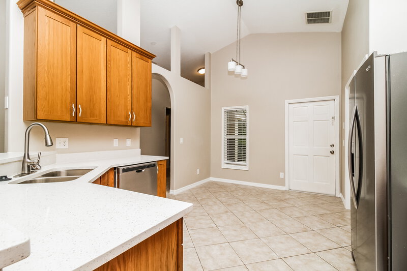 2,190/Mo, 2120 Old South Ln Apopka, FL 32712 Kitchen View