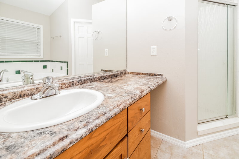 2,190/Mo, 2120 Old South Ln Apopka, FL 32712 Main Bathroom View