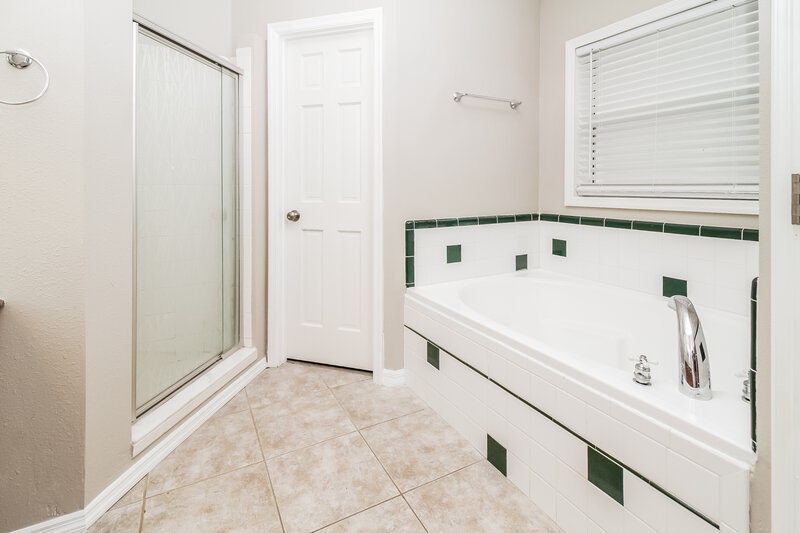 2,190/Mo, 2120 Old South Ln Apopka, FL 32712 Main Bathroom View 2