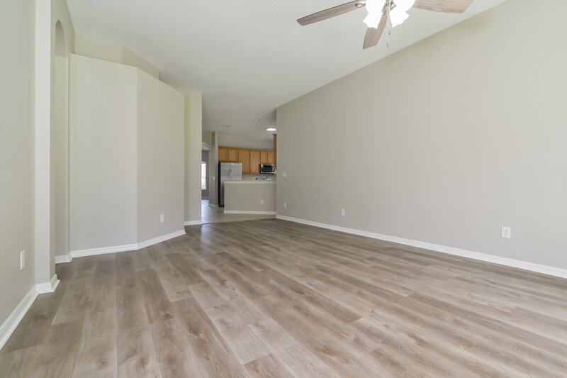 0/Mo, 33938 Terragona Dr Sorrento, FL 32776 Living Room View 2