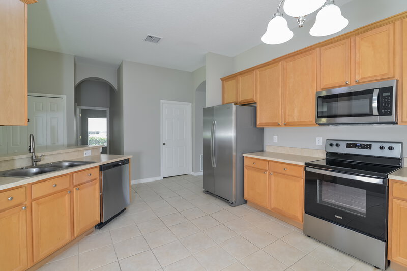 0/Mo, 33938 Terragona Dr Sorrento, FL 32776 Kitchen View