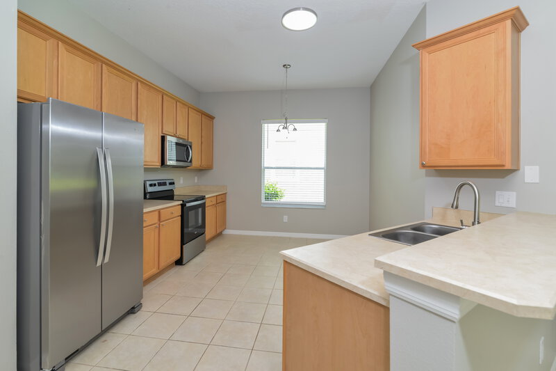 0/Mo, 33938 Terragona Dr Sorrento, FL 32776 Kitchen View 2
