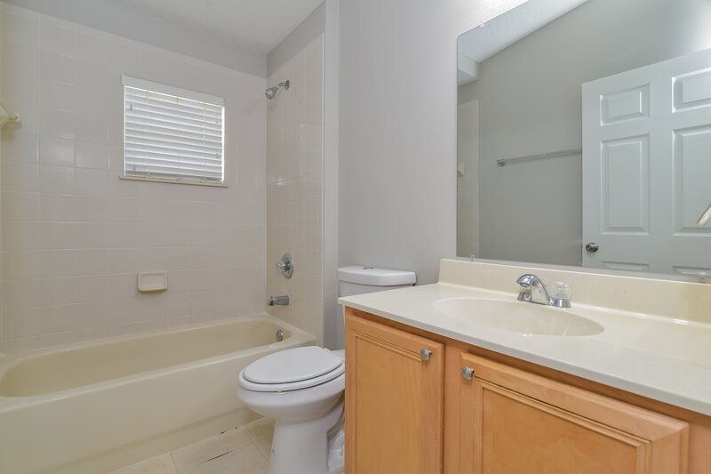 0/Mo, 33938 Terragona Dr Sorrento, FL 32776 Bathroom View