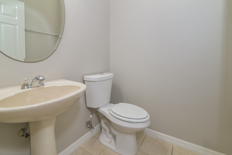 0/Mo, 33938 Terragona Dr Sorrento, FL 32776 Bathroom View 2
