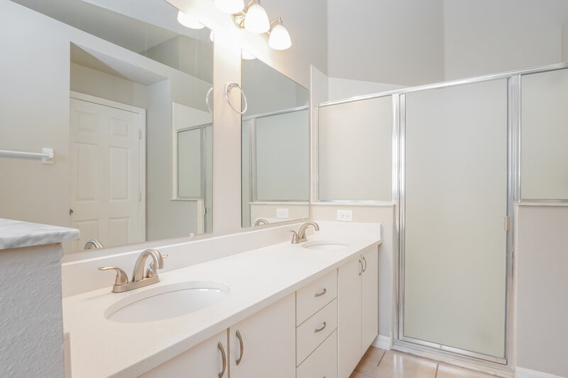 2,405/Mo, 3228 Abiaka Dr Kissimmee, FL 34743 Main Bathroom View