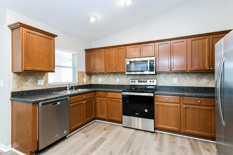 2,475/Mo, 3606 Bristol Cove Ln Saint Cloud, FL 34772 Kitchen View