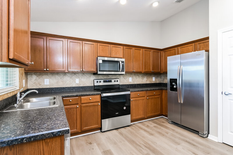 2,475/Mo, 3606 Bristol Cove Ln Saint Cloud, FL 34772 Kitchen View 2