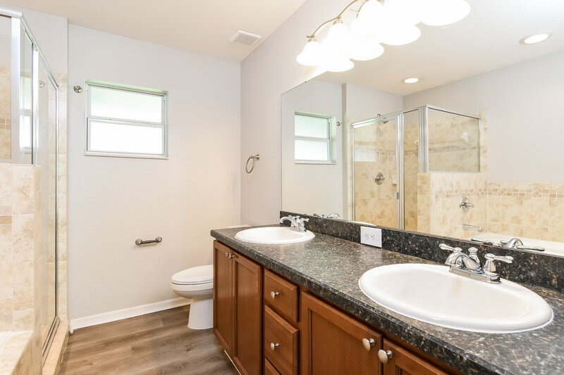 2,475/Mo, 3606 Bristol Cove Ln Saint Cloud, FL 34772 Main Bathroom View