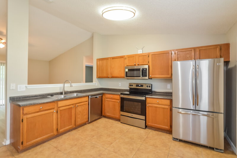 2,455/Mo, 4015 Eagle Feather Dr Orlando, FL 32829 Kitchen View