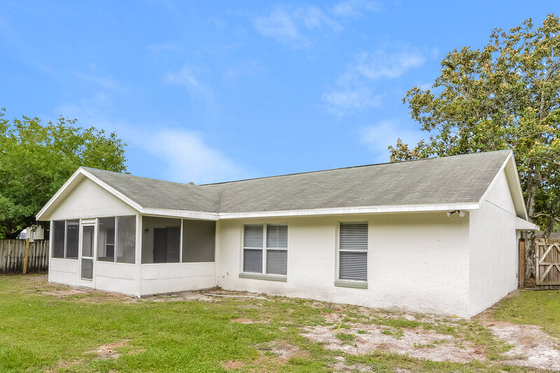 2,455/Mo, 4015 Eagle Feather Dr Orlando, FL 32829 Rear View