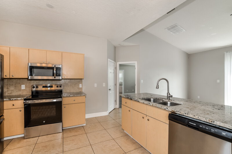2,335/Mo, 717 Modena St Saint Cloud, FL 34769 Kitchen View