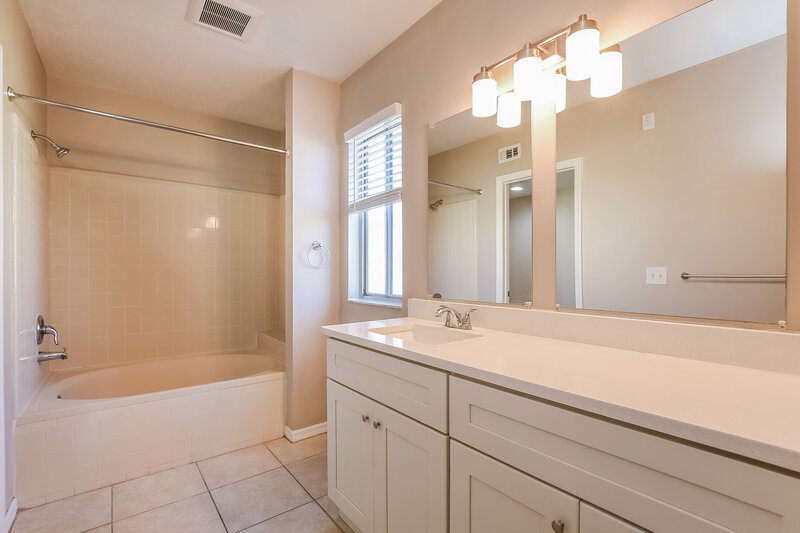 2,275/Mo, 1871 Meadowgold Ln Winter Park, FL 32792 Main Bathroom View