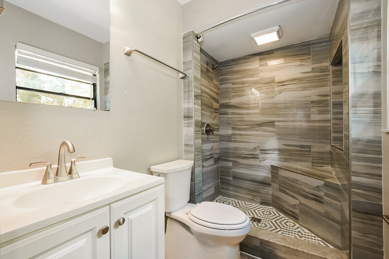 2,545/Mo, 241 Holiday Ln Winter Spgs, FL 32708 Bathroom View