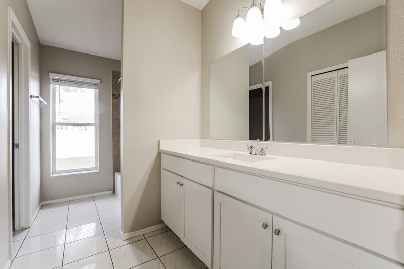 2,515/Mo, 1926 Shannon Ln Apopka, FL 32703 Main Bathroom View