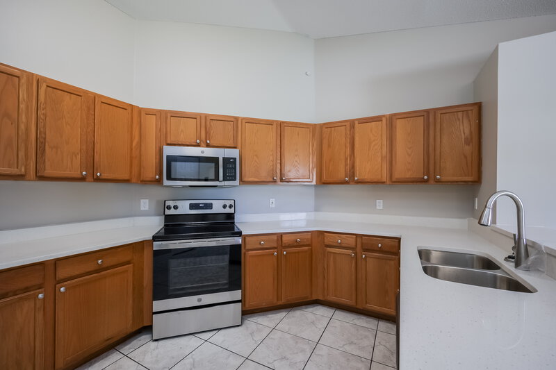 2,640/Mo, 916 Alsace Dr Kissimmee, FL 34759 Kitchen View