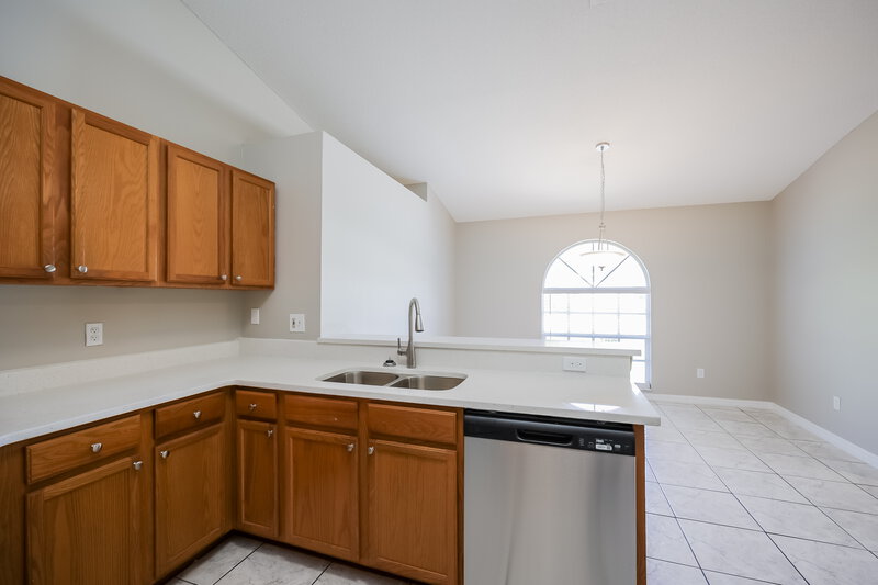 2,640/Mo, 916 Alsace Dr Kissimmee, FL 34759 Kitchen View 2