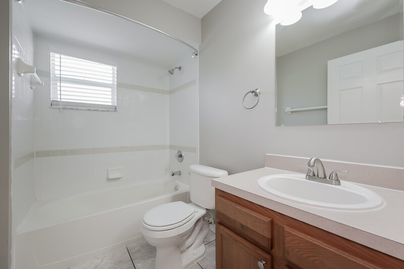 2,640/Mo, 916 Alsace Dr Kissimmee, FL 34759 Bathroom View 4