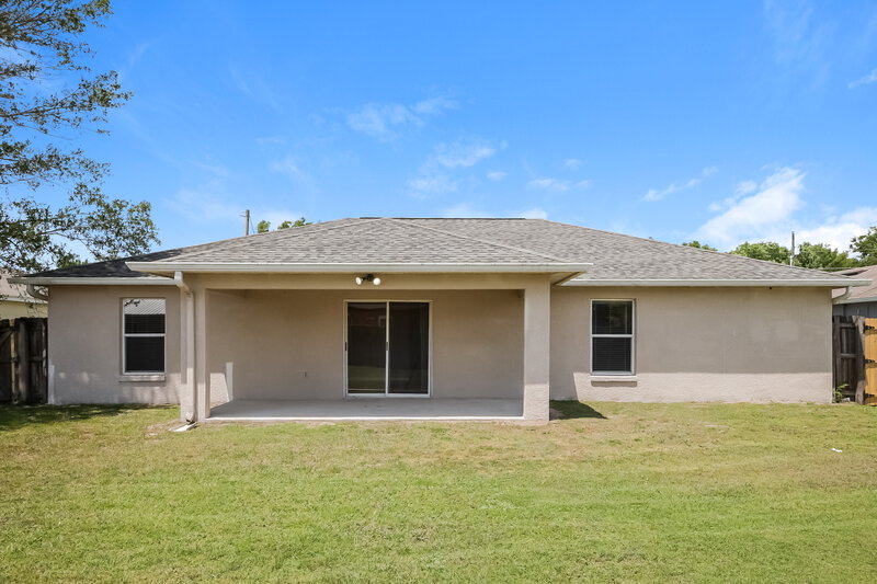2,640/Mo, 916 Alsace Dr Kissimmee, FL 34759 Rear View