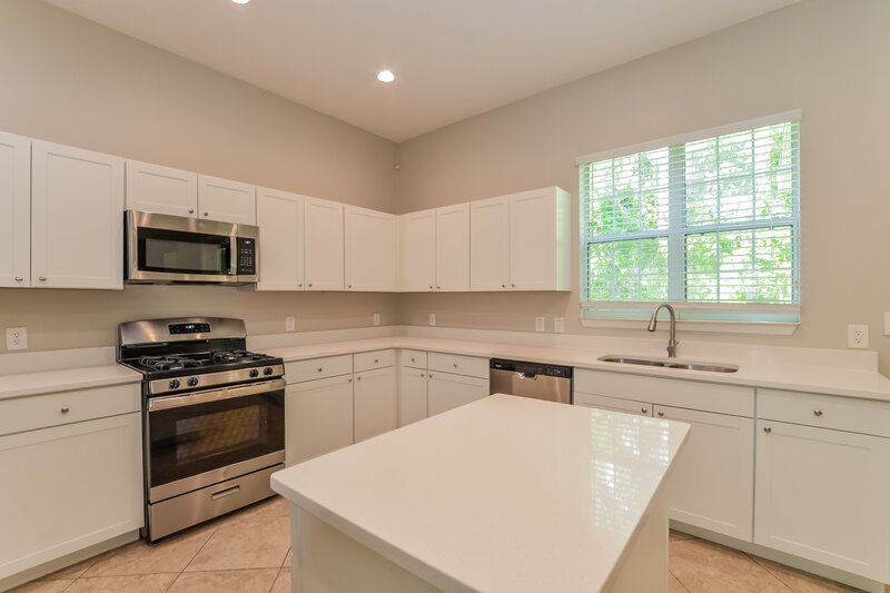 2,550/Mo, 958 Belle Oak Dr Leesburg, FL 34748 Kitchen View 2