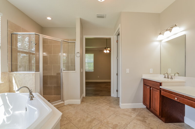 2,550/Mo, 958 Belle Oak Dr Leesburg, FL 34748 Main Bathroom View