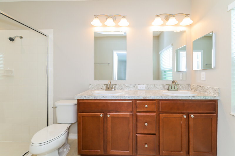 2,145/Mo, 409 Blue Lake Cir Kissimmee, FL 34758 Main Bathroom View