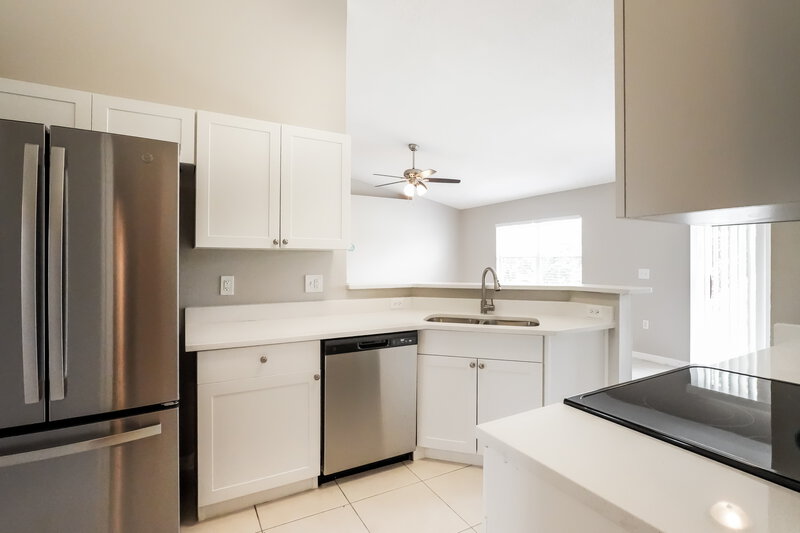 2,860/Mo, 44 York Ct Kissimmee, FL 34758 Kitchen View