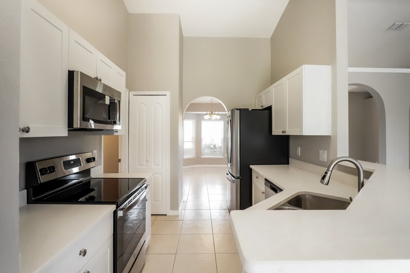 2,860/Mo, 44 York Ct Kissimmee, FL 34758 Kitchen View 2